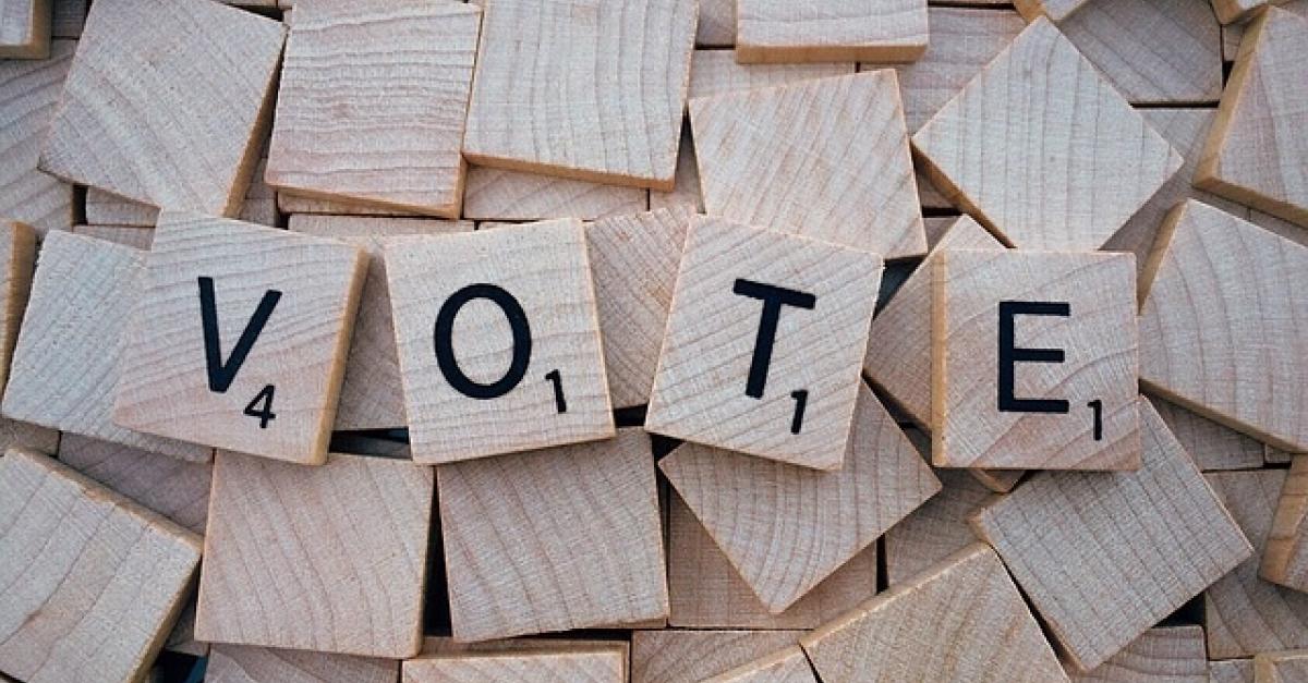 Scrabble VOTE pieces